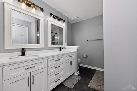 Bath - 967 Hamlin Dr, Hamilton Township, OH 45039 photo 3 of 11