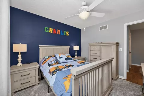 Bedroom - 967 Hamlin Dr, Hamilton Township, OH 45039 photo 6 of 8