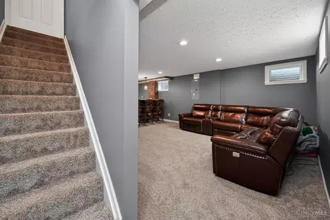 Entry Way - 967 Hamlin Dr, Hamilton Township, OH 45039 photo 4 of 4