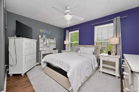 Bedroom - 967 Hamlin Dr, Hamilton Township, OH 45039 photo 3 of 8