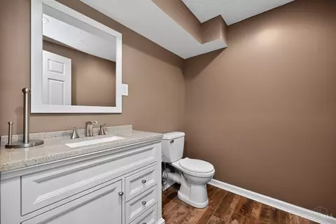 Bath - 967 Hamlin Dr, Hamilton Township, OH 45039 photo 10 of 11