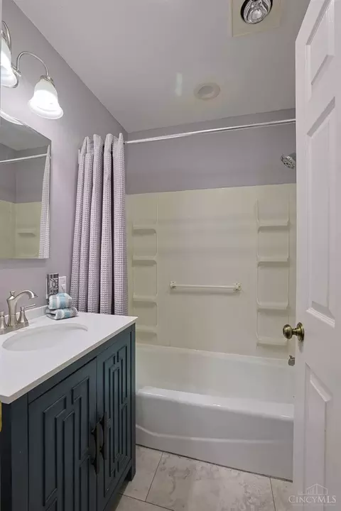 3950 Randolph Ln, Cincinnati, OH 45245 photo 19