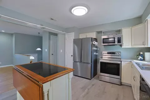 3950 Randolph Ln, Cincinnati, OH 45245 photo 8