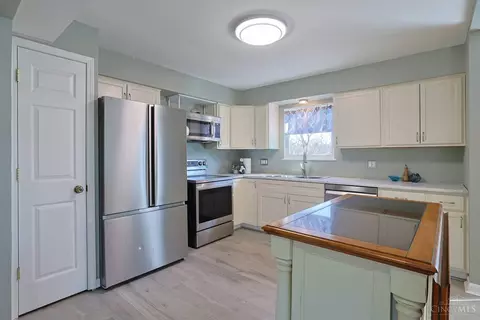 3950 Randolph Ln, Cincinnati, OH 45245 photo 7