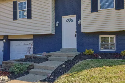 3950 Randolph Ln, Cincinnati, OH 45245 photo 2