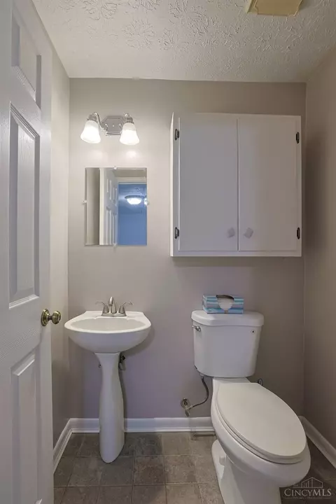 3950 Randolph Ln, Cincinnati, OH 45245 photo 18