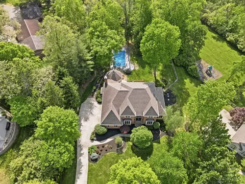 8527 St Ives Pl, Cincinnati, OH 45255