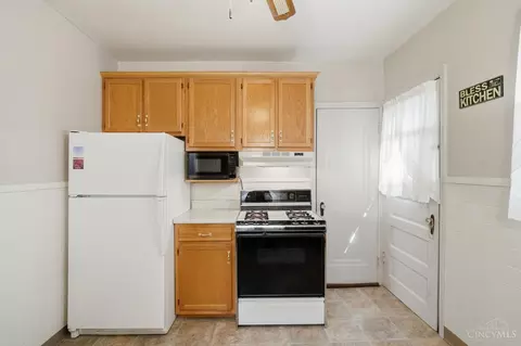 Kitchen - 667 Overlook Ave, Cincinnati, OH 45238 photo 3 of 3