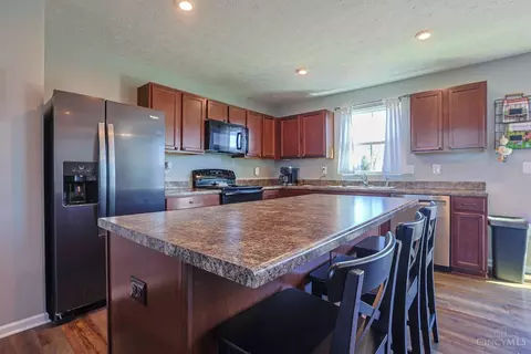 Kitchen - 1484 Deters Dr, Harrison, OH 45030 photo 4 of 5