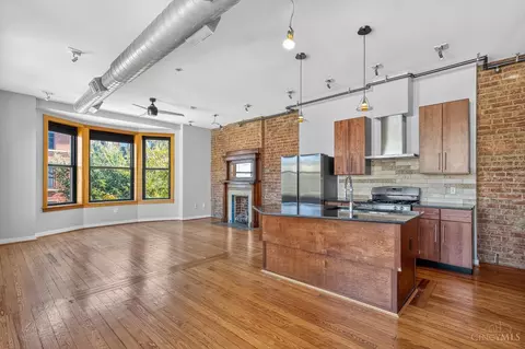 Living - 1237 Vine St, Cincinnati, OH 45202 photo 1 of 5