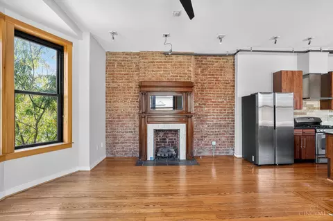 Living - 1237 Vine St, Cincinnati, OH 45202 photo 4 of 5