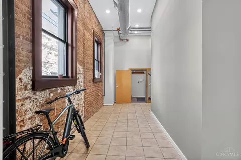Entry Way - 1237 Vine St, Cincinnati, OH 45202 photo 5 of 6