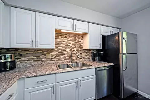 Kitchen - 4699 Blue Jacket Rd, Cincinnati, OH 45244 photo 3 of 5