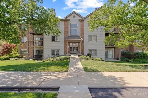 8839 Eagleview Dr, West Chester, OH 45069