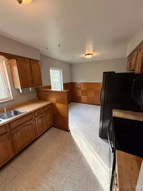 Kitchen - 332 Ingram Rd, Cincinnati, OH 45218 photo 4 of 4