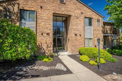 1544 Galbraith Rd, Cincinnati, OH 45231
