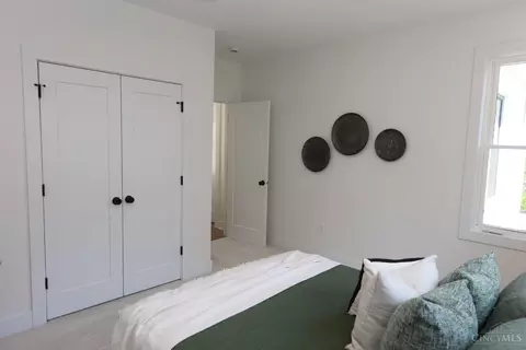 Bedroom - 2717 Arbor Ave, Cincinnati, OH 45209 photo 4 of 8