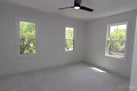Bedroom - 2717 Arbor Ave, Cincinnati, OH 45209 photo 5 of 8
