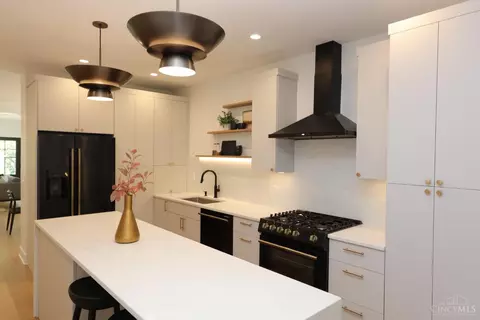 Kitchen - 2717 Arbor Ave, Cincinnati, OH 45209 photo 2 of 4