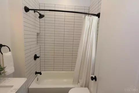 Bath - 2717 Arbor Ave, Cincinnati, OH 45209 photo 7 of 8