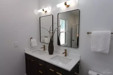 Bath - 2717 Arbor Ave, Cincinnati, OH 45209 photo 5 of 8