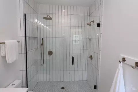 Bath - 2717 Arbor Ave, Cincinnati, OH 45209 photo 4 of 8