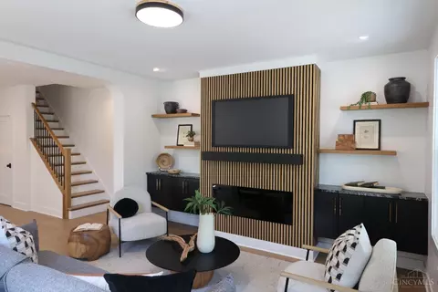 Living - 2717 Arbor Ave, Cincinnati, OH 45209 photo 1 of 6