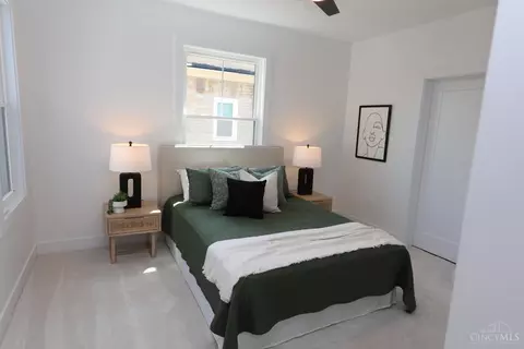 Bedroom - 2717 Arbor Ave, Cincinnati, OH 45209 photo 1 of 8