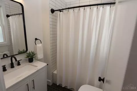 Bath - 2717 Arbor Ave, Cincinnati, OH 45209 photo 6 of 8