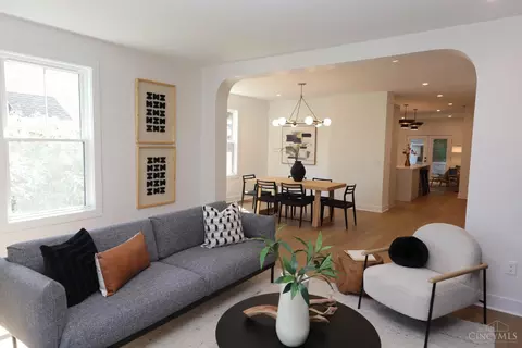Living - 2717 Arbor Ave, Cincinnati, OH 45209 photo 4 of 6