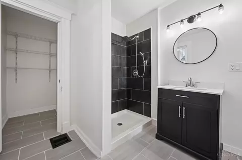 Bath - 3336 Graydon Ave, Cincinnati, OH 45207 photo 1 of 1