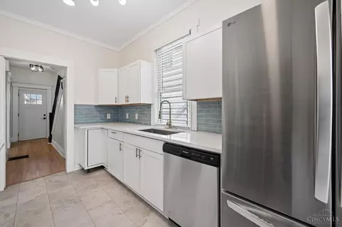 Kitchen - 3336 Graydon Ave, Cincinnati, OH 45207 photo 4 of 5