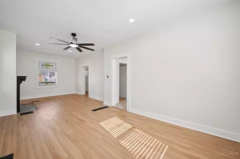 Living - 3336 Graydon Ave, Cincinnati, OH 45207 photo 4 of 5