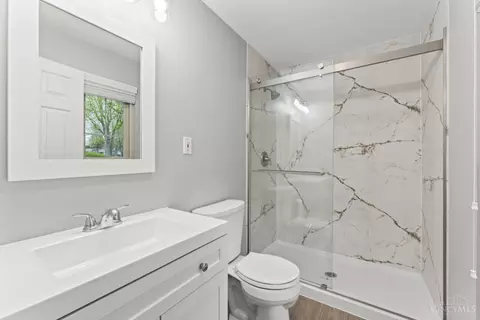 Bath - 1108 Pepper Hill Dr, Kettering, OH 45429 photo 3 of 4