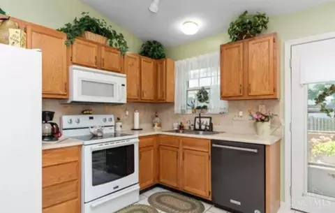 Kitchen - 4555 Brown Ave, Blue Ash, OH 45242 photo 2 of 3
