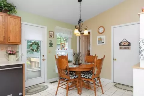Entry Way - 4555 Brown Ave, Blue Ash, OH 45242 photo 2 of 3