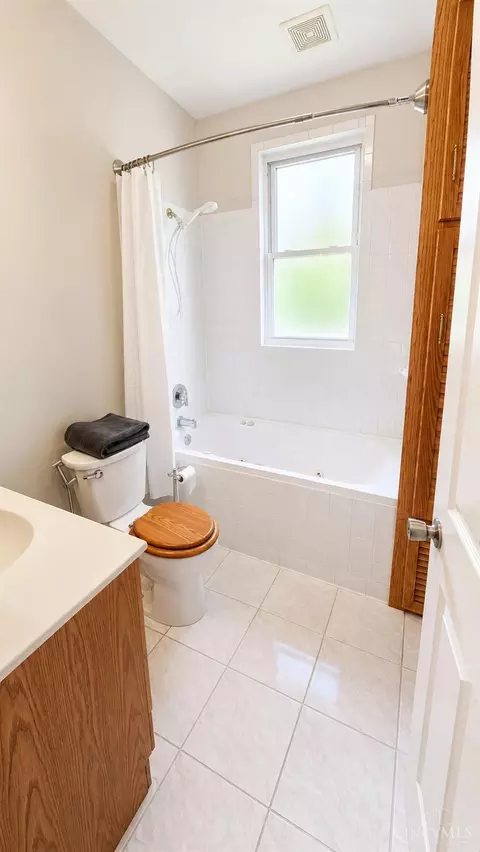 Bath - 765 Mcmakin Ave, Cincinnati, OH 45232 photo 1 of 2
