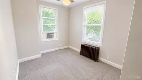 Bedroom - 765 Mcmakin Ave, Cincinnati, OH 45232 photo 4 of 5