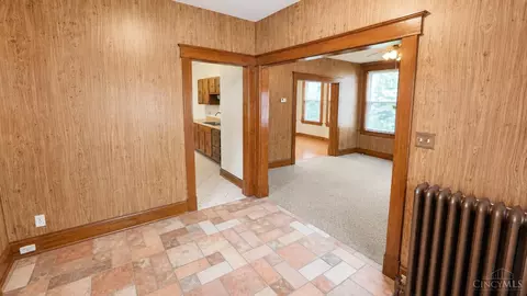 Entry Way - 765 Mcmakin Ave, Cincinnati, OH 45232 photo 1 of 2