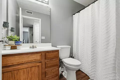 Bath - 3318 Emerald Lakes Dr, Cincinnati, OH 45211 photo 2 of 2