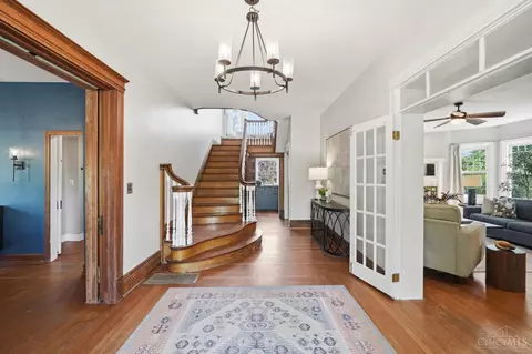 Entry Way - 1006 Lenox Pl, Cincinnati, OH 45229 photo 3 of 19