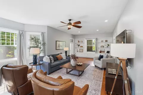 Living - 1006 Lenox Pl, Cincinnati, OH 45229 photo 2 of 6
