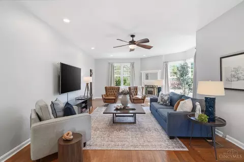 Living - 1006 Lenox Pl, Cincinnati, OH 45229 photo 1 of 6