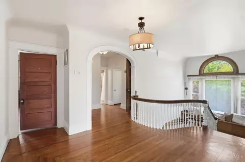 Entry Way - 1006 Lenox Pl, Cincinnati, OH 45229 photo 13 of 19