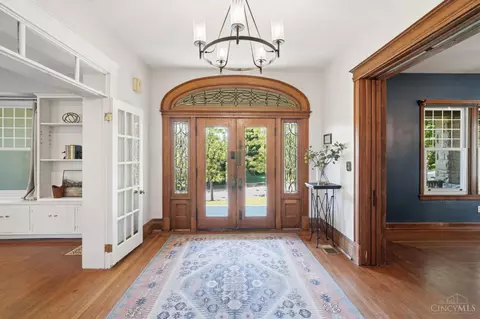 Entry Way - 1006 Lenox Pl, Cincinnati, OH 45229 photo 2 of 19