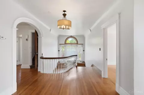 Entry Way - 1006 Lenox Pl, Cincinnati, OH 45229 photo 11 of 19