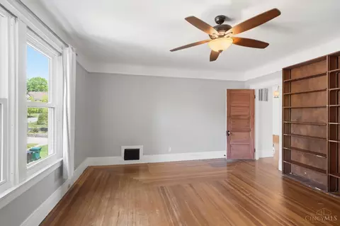 Living - 1006 Lenox Pl, Cincinnati, OH 45229 photo 6 of 6