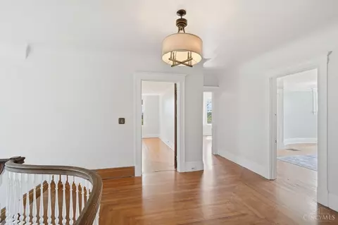 Entry Way - 1006 Lenox Pl, Cincinnati, OH 45229 photo 12 of 19