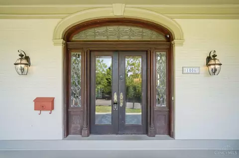 Entry Way - 1006 Lenox Pl, Cincinnati, OH 45229 photo 1 of 19