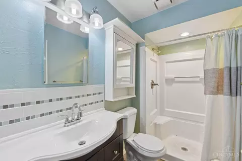 Bath - 6516 Fields Ertel Rd, Cincinnati, OH 45249 photo 2 of 2